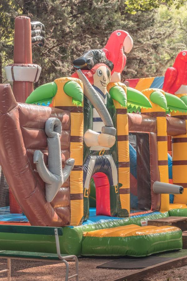 Camping La Peiriere Tuchan エクステリア 写真