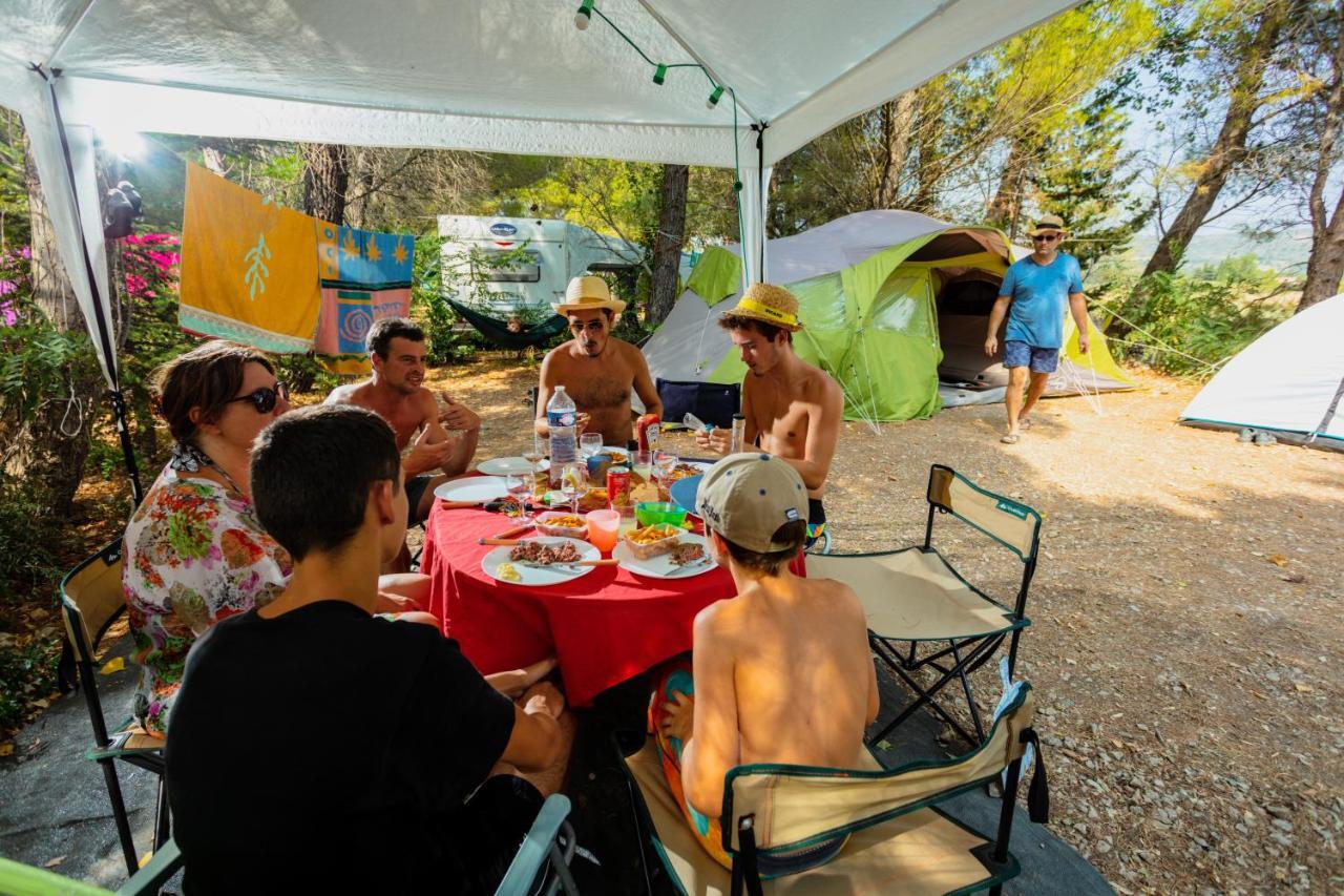 Camping La Peiriere Tuchan エクステリア 写真