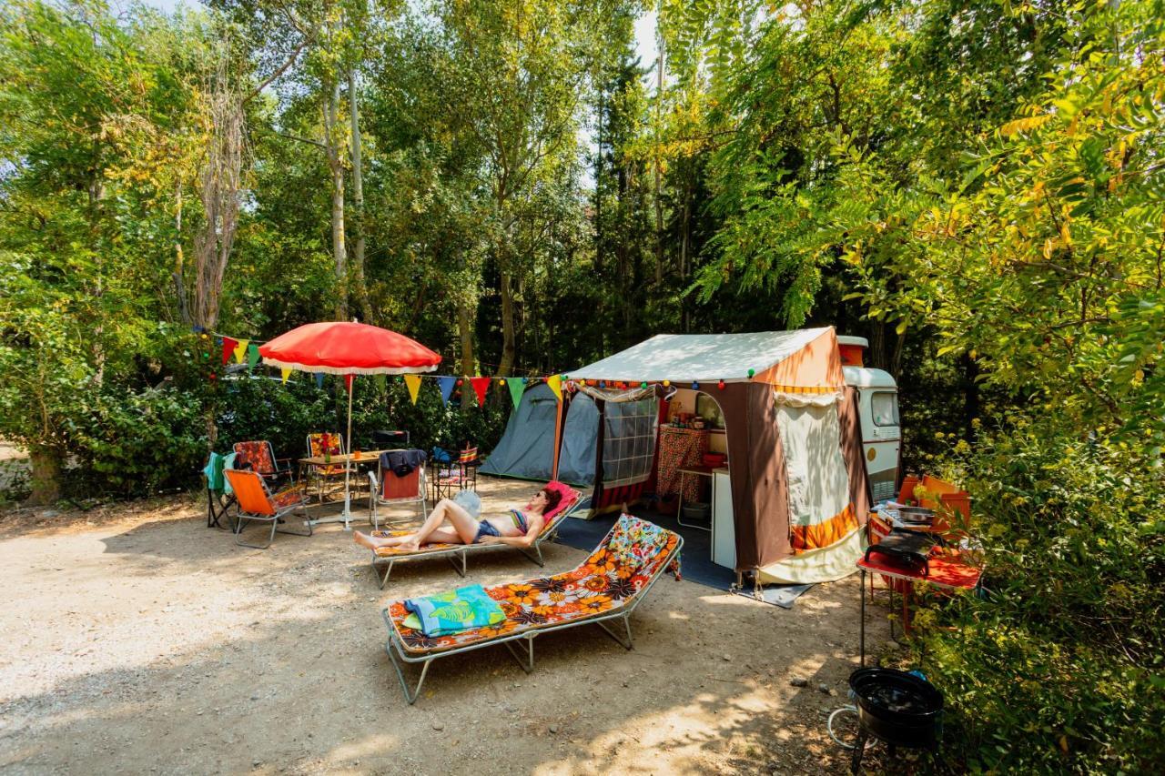 Camping La Peiriere Tuchan エクステリア 写真